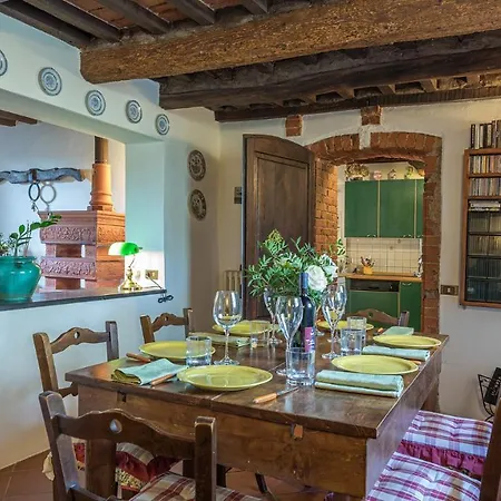 Poderino 6, Emma 빌라 트레콴다