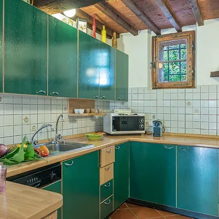 빌라 Poderino 6, Emma